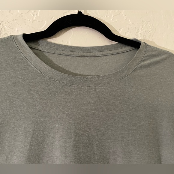 Vuori Men’s Strato Tech Short Sleeve Shirt. XL. Light blue/grey. EUC. - Picture 8 of 10